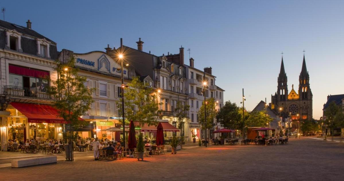 T3 Moulins Avec Garage Proche Gare Apartment Luaran gambar